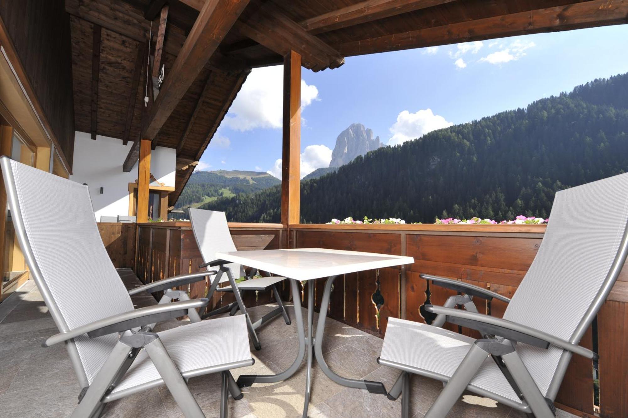 斯奥瓦拉酒店 Santa Cristina Val Gardena 外观 照片