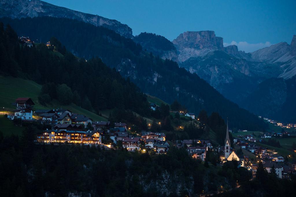 斯奥瓦拉酒店 Santa Cristina Val Gardena 外观 照片